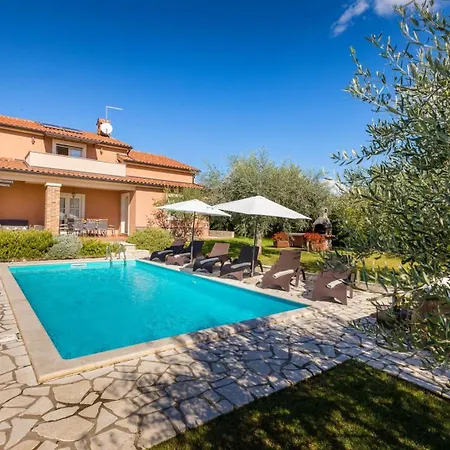 Klara Villa *