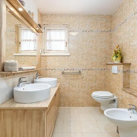 Klara Вилла Каштелир