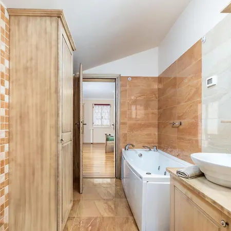 Klara Каштелир