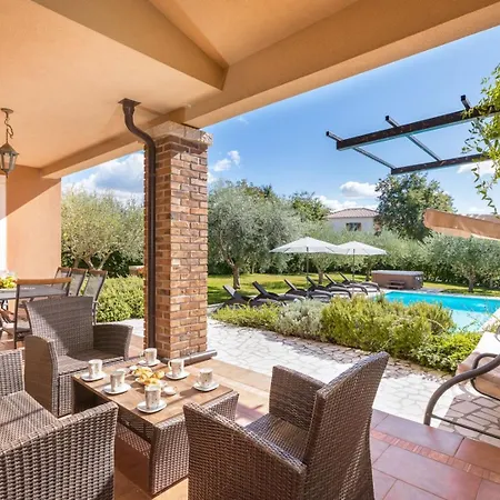 Klara Каштелир